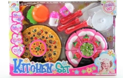 Plastowy zestaw naczyń i jedzenia dla dzieci