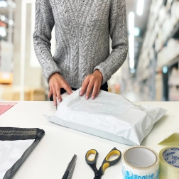 Białe kurierskie koperty plastikowe B3 400 × 500 mm, opakowanie 50 szt.