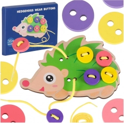 Drewniany jeż do przewlekania z guzikami – edukacyjna zabawka na motorykę małą