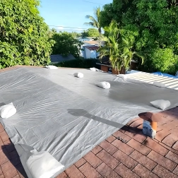 Plandeka ochronna z ochroną UV 6 × 8 m, 120 g/m² – uniwersalna, wytrzymała, srebrna