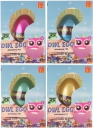 Jajko z wykluwającą się sówką do wody