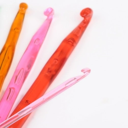 Zestaw 22 szydełek w praktycznym etui