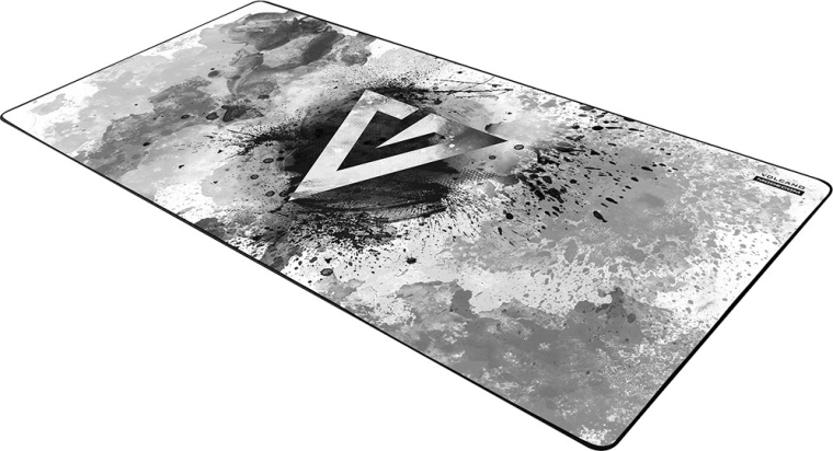 Ogromna powierzchnia dla klawiatury i myszy