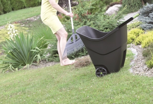 Łatwe przewożenie dzięki dwóm kołom i uchwytowi