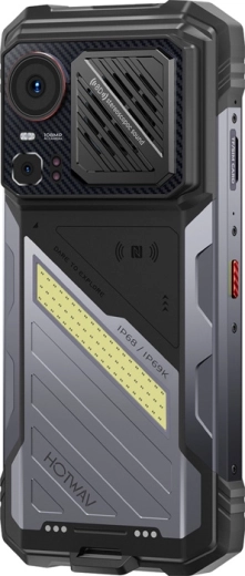 Profesjonalny aparat i latarka LED