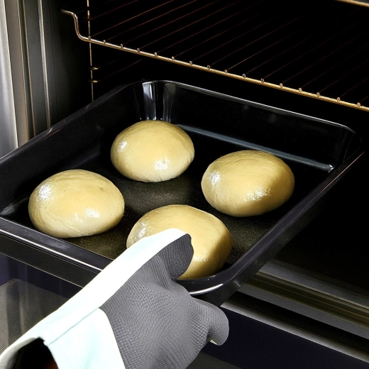 Wysokie krawędzie dla bezpiecznego pieczenia