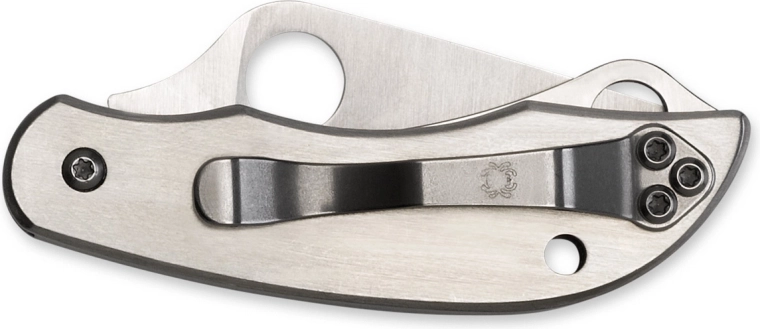 Wytrzymała całometalowa konstrukcja z klipsem