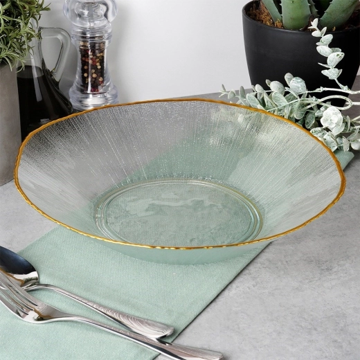 Szeroki, płytki kształt dla łatwego serwowania