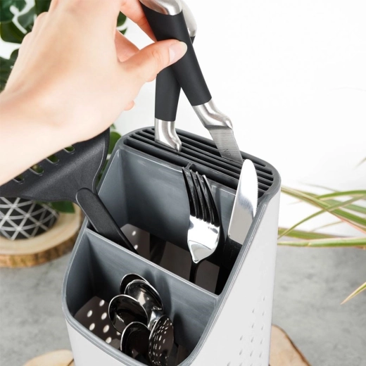 Sprytne rozmieszczenie dla sztućców i noży