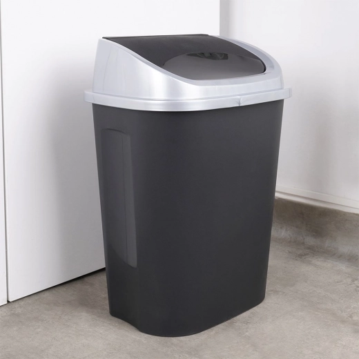 Bezdotykowa uchylna pokrywa dla czystej obsługi