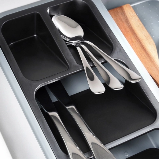 Antypoślizgowe wnętrze i łatwe czyszczenie