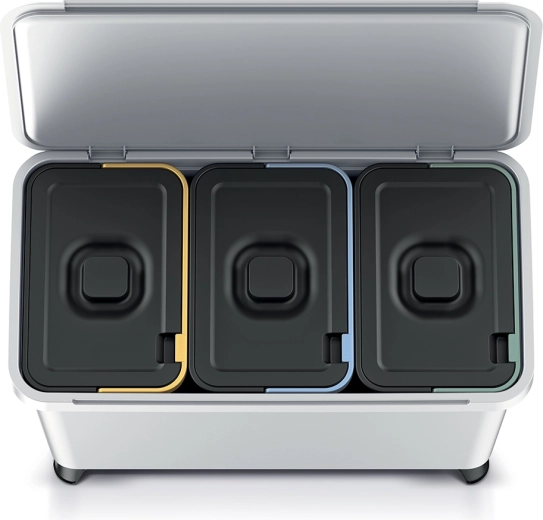 Przejrzysta segregacja dzięki trzem oddzielnym pojemnikom