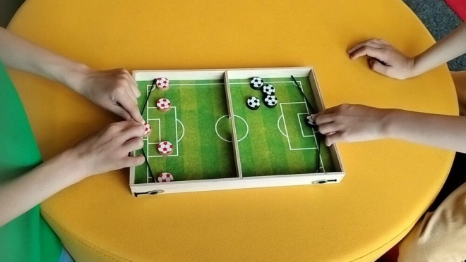 Szybka akcja z gumowymi paskami