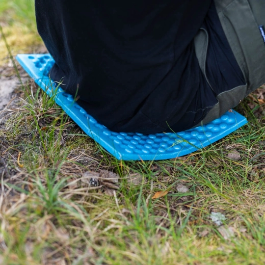 Izoluje od zimna i wilgoci