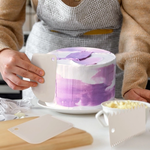 Gładkie i ząbkowane krawędzie do precyzyjnego zdobienia