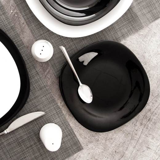 Idealny do serwowania deserów i przekąsek