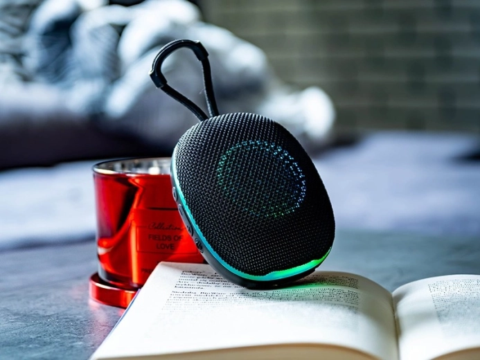 Muzyka skądkolwiek: FM, microSD i USB