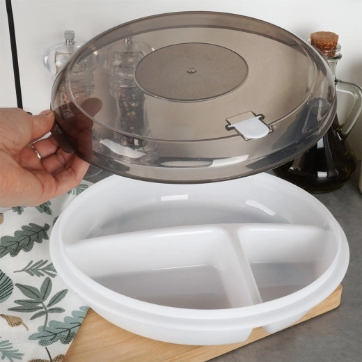 Trzy praktyczne przegródki dla czystego serwowania