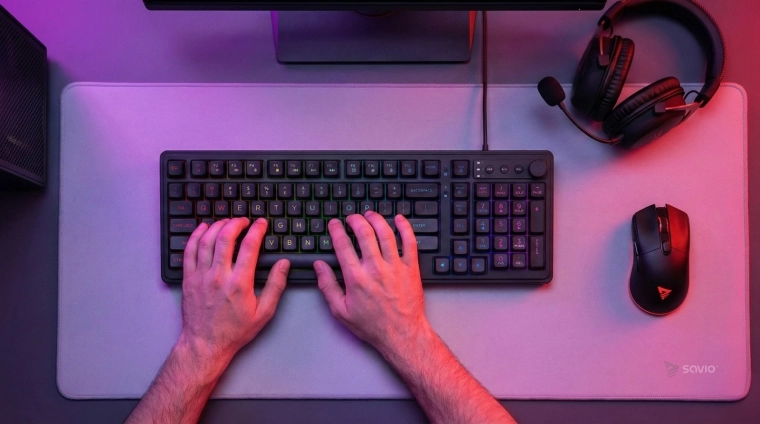 Ciche przełączniki membranowe i trwałe klawisze ABS