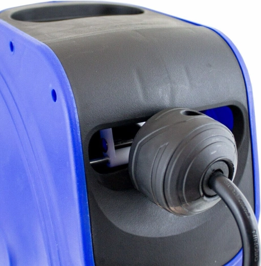 Trwała obudowa i praktyczny przepust kabla