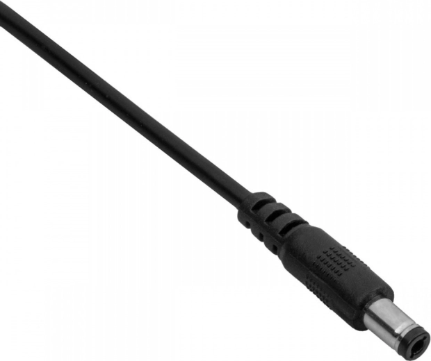 Solidne złącze 5,5 × 2,5 mm i wytrzymały kabel