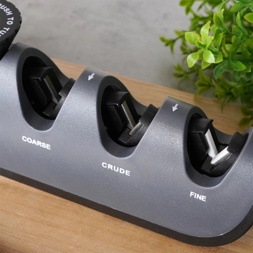 Cztery strefy ostrzenia, w tym diamentowa do nożyczek