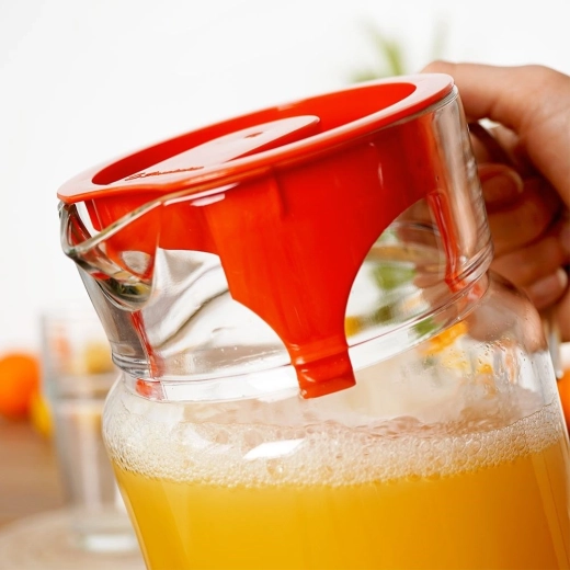 Praktyczna pokrywka chroni napój