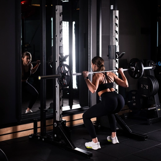 Kompatybilna z olimpijskimi gryfami 50 mm