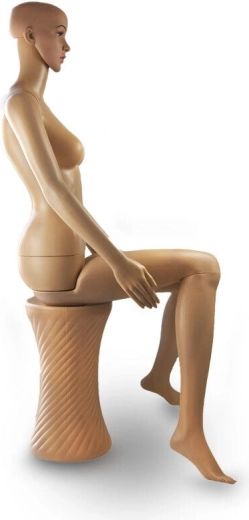 Realistyczne proporcje podkreślają dopasowanie odzieży