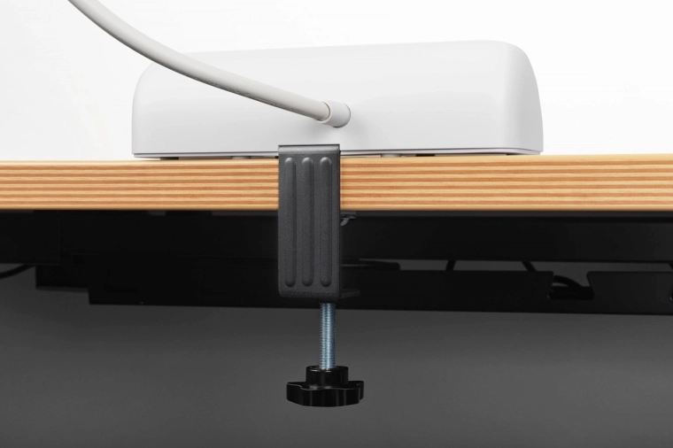 Porządek i wygoda bezpośrednio na biurku