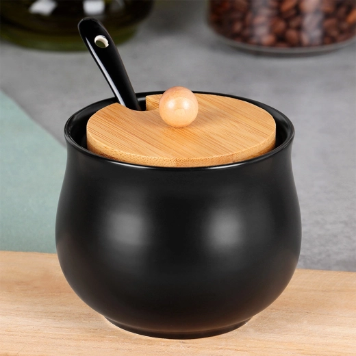 Praktyczna łyżeczka z wycięciem w pokrywce