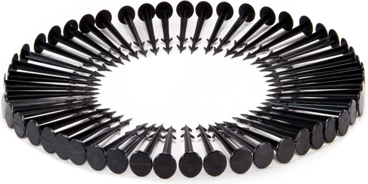 Stabilne mocowanie dzięki 100 kołkom w zestawie