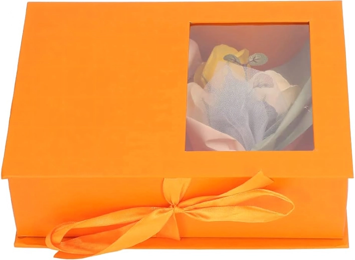 Opakowanie prezentowe i kwiatowy dodatek