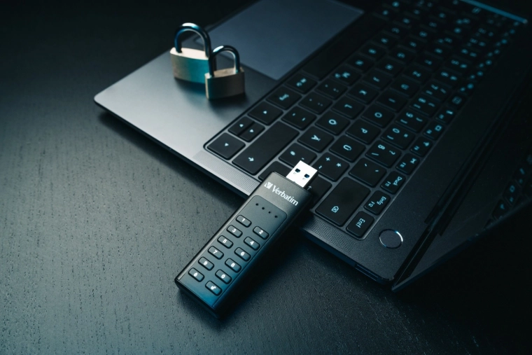 Ochrona przed odgadnięciem kodu i szybkie USB 3.2 Gen 1