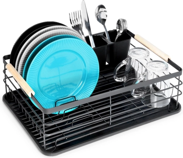 Przemyślany układ na 10 talerzy i szklanki