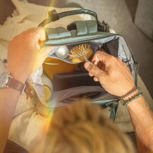 Sprytna organizacja z termokieszeniami i kieszenią na mokre rzeczy