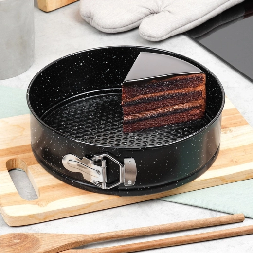 Równomierne pieczenie do 230 °C