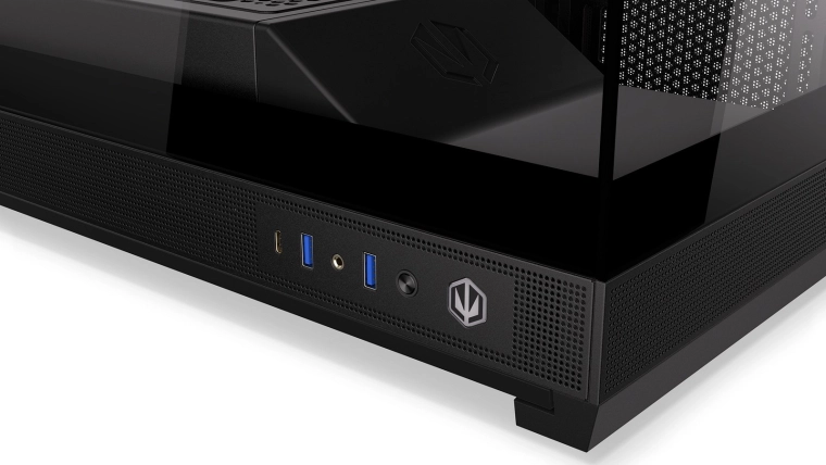 Boczny panel I/O zawsze pod ręką