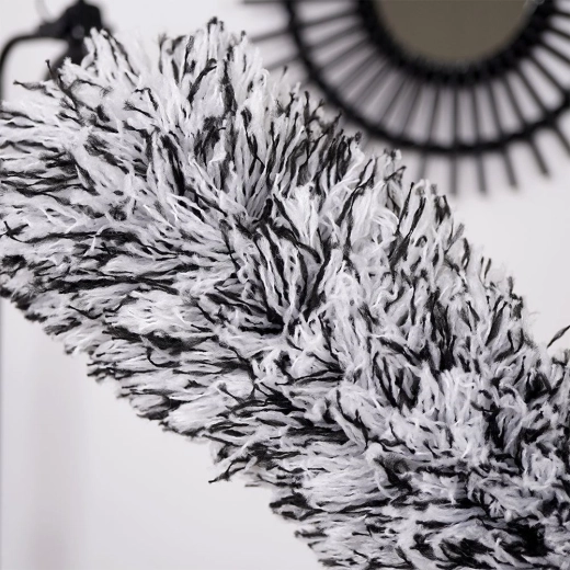 Antystatyczna mikrofibra wychwytuje kurz już przy pierwszym pociągnięciu