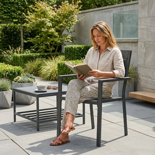 Wytrzymała stalowa konstrukcja z lakierem proszkowym