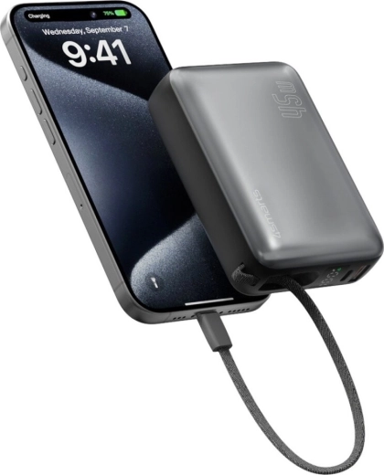 Ładuje trzy urządzenia jednocześnie