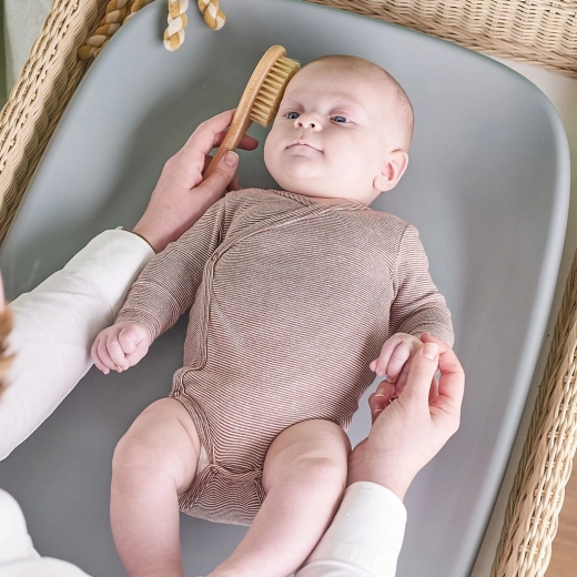 Ergonomiczny kształt dla stabilności i bezpieczniejszego przewijania