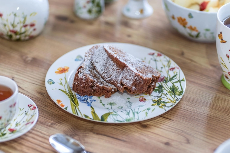 Kwiatowy dekor, który rozświetli stół