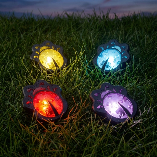 Kolorowa solarna lampka LED na palik w kształcie biedronki – 1 sztuka