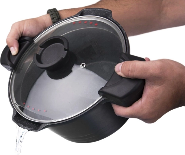 Szerokie uchwyty i bezpieczne odlewanie