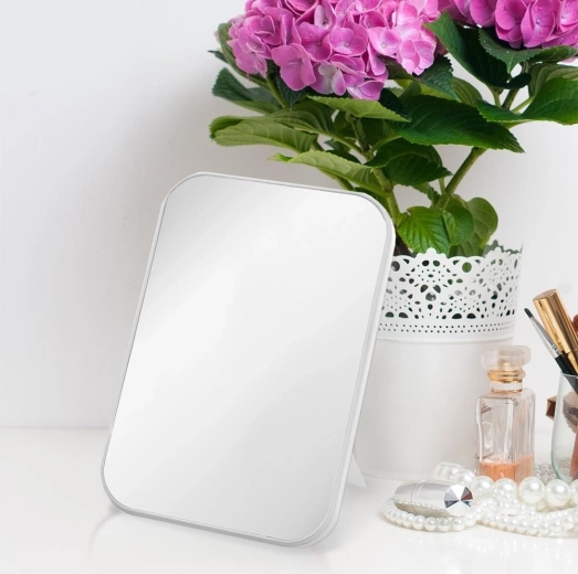 Wyraźne odbicie do precyzyjnego makijażu