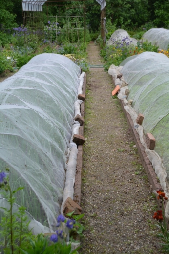Łatwa instalacja na grządkach i w tunelach