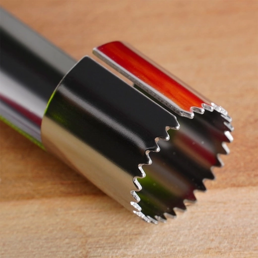 Ostra ząbkowana krawędź dla czystego cięcia