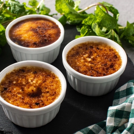 Elegancka porcelana z żłobieniami