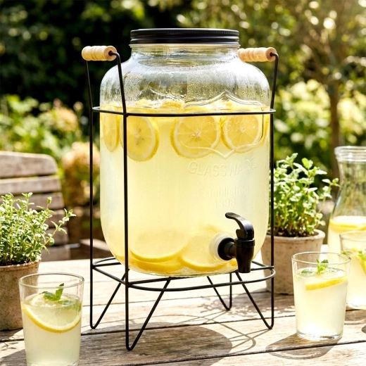 Hojna pojemność 8 litrów na każde przyjęcie